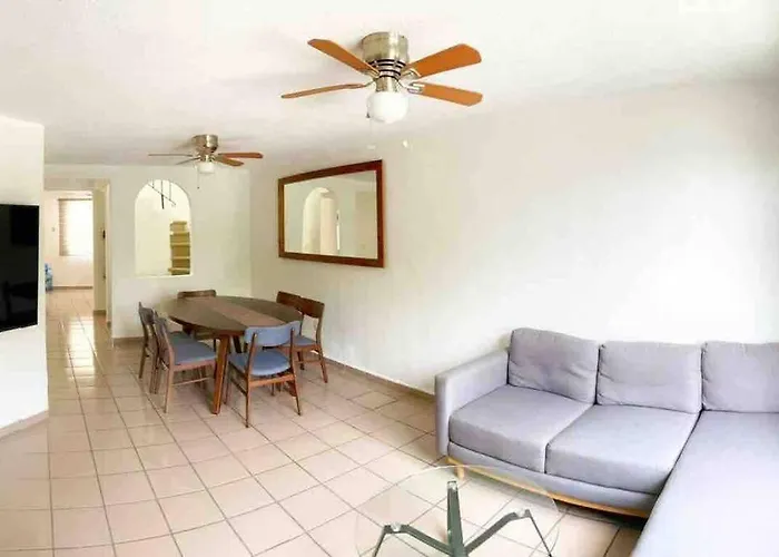 Casa De 2 Recs En Condominio Tranquilo Con Piscina