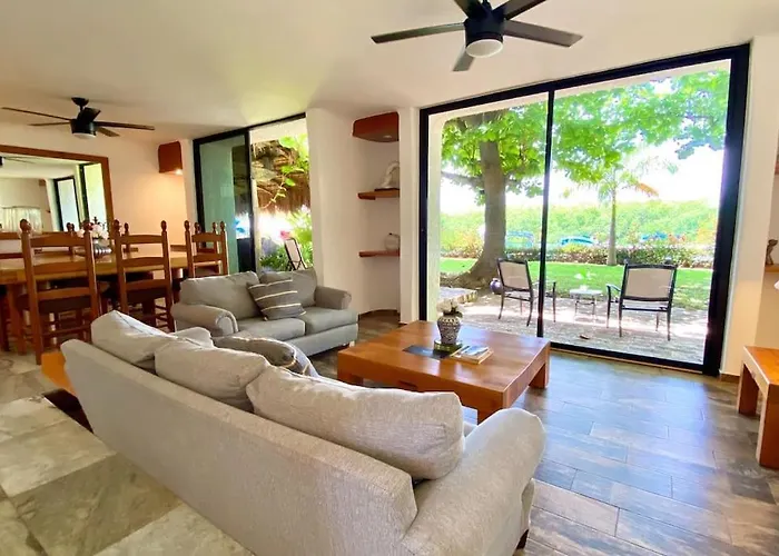 Delightful Waterfront Villa By Casa Paraiso