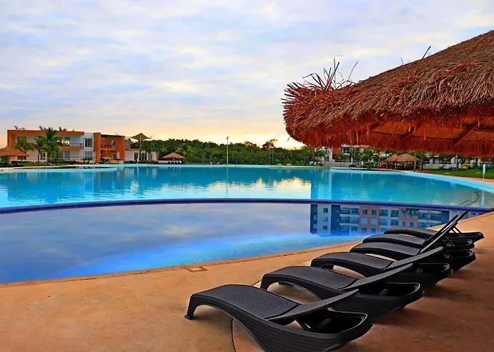 View And Access To The Lagoon~Kg Sz Bed, A/C, Wifi