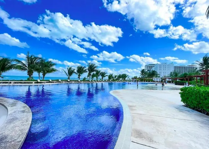 Spacious 3Bd Apartment With Pool & Beach In Cancun