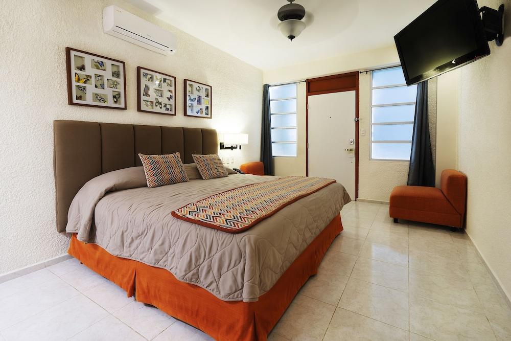 Y Nader Hotel 3*