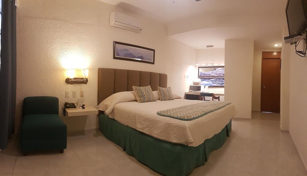 Y Nader Hotel