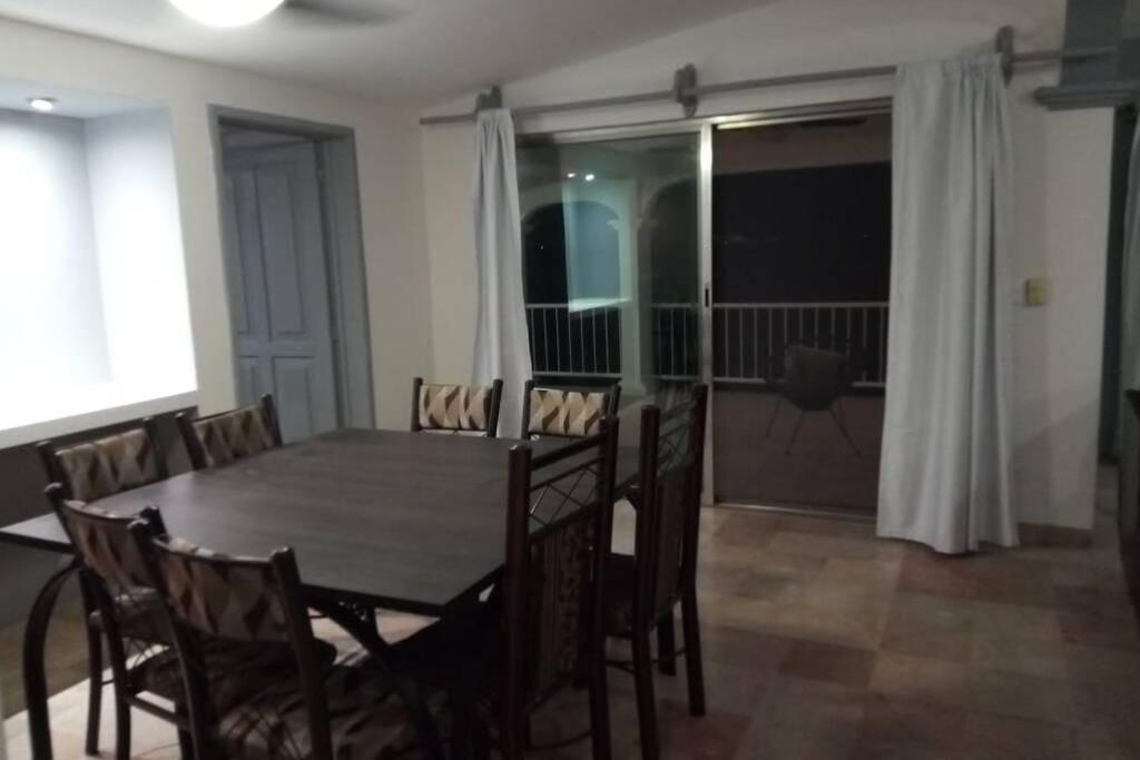 Apartment Penthouse 205 Sq M On Lagoon, 3 Bedrooms 2 Bathrooms For Up To 8 Guests *