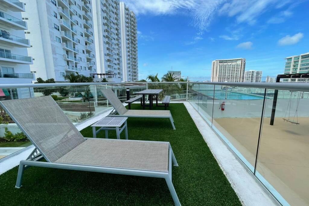Malecon Americas By Andiani Travel Apartment