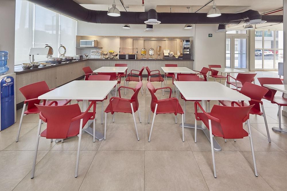 Express Junior By Marriott Cancún