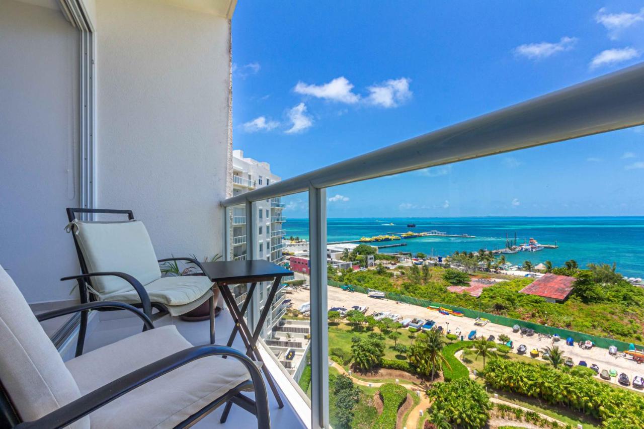 Amara Beachfront By The Sea Apartamento *