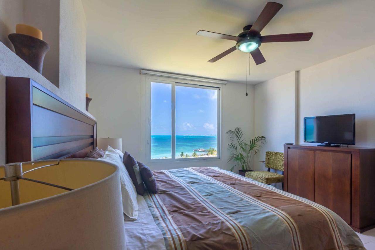 Amara Beachfront By The Sea Apartamento *