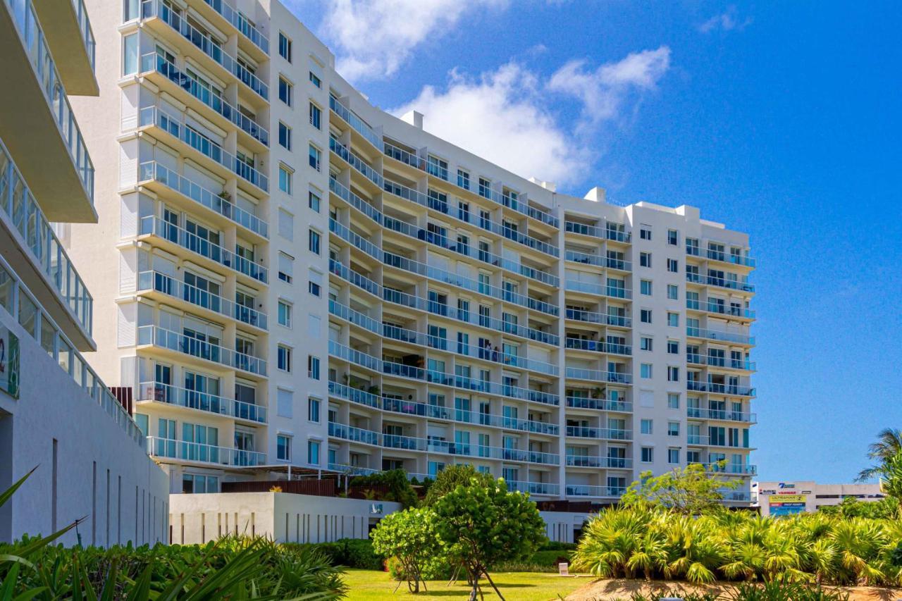 Amara Beachfront By The Sea Apartamento