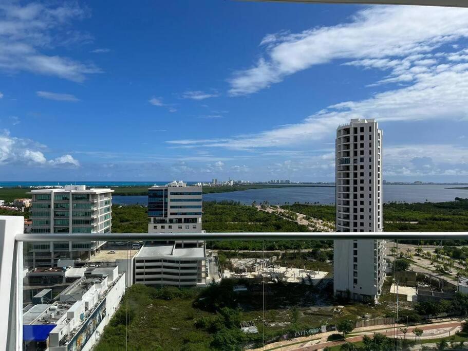 Amazing View 2 Bedroom Apto,5 Min To Hz,malldownstairs Ny1601