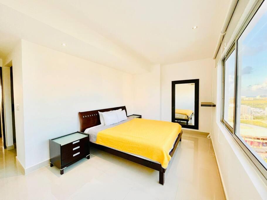 Amazing View 2 Bedroom Apto,5 Min To Hz,malldownstairs Ny1601 Apartamento Cancún