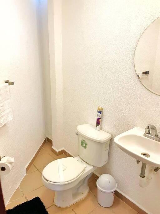 Casa De 2 Recs En Condominio Tranquilo Con Piscina