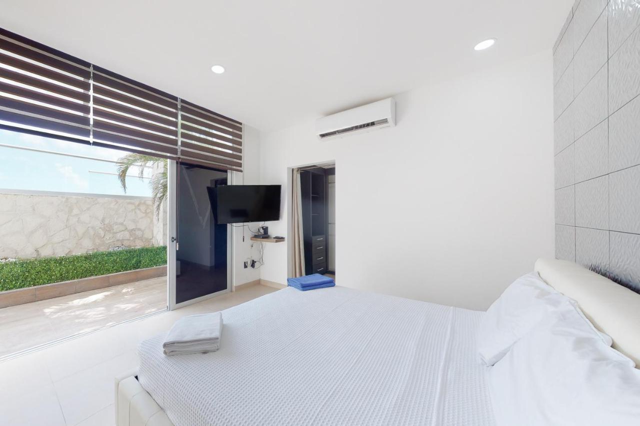 Apartment Malecon Vg02 At Torre Montevideo Cancun