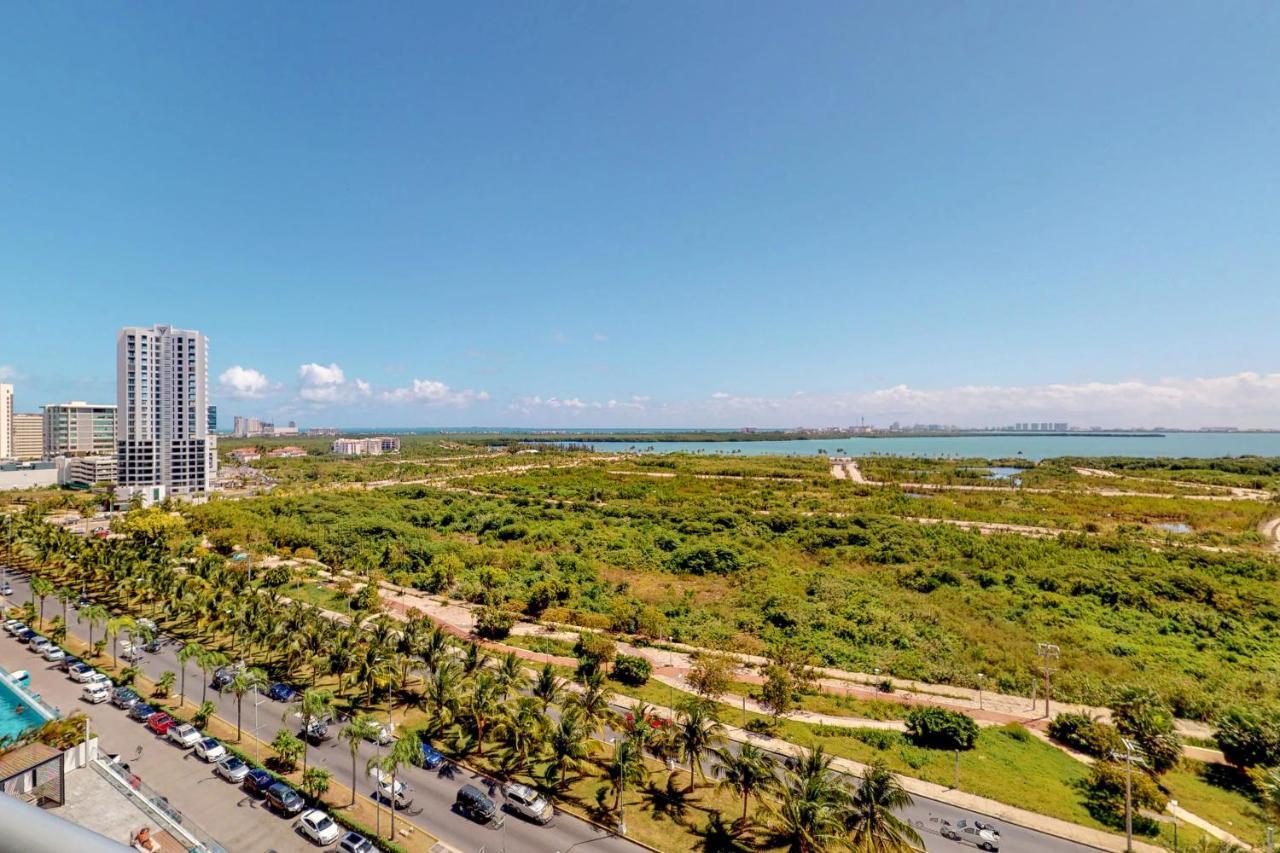 Malecon Vg02 At Torre Montevideo Cancun