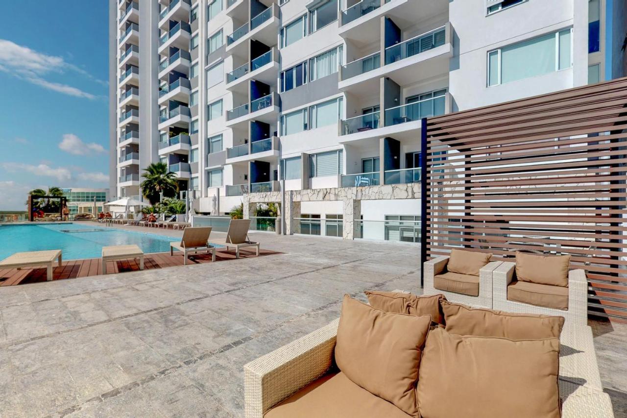 Malecon Vg02 At Torre Montevideo