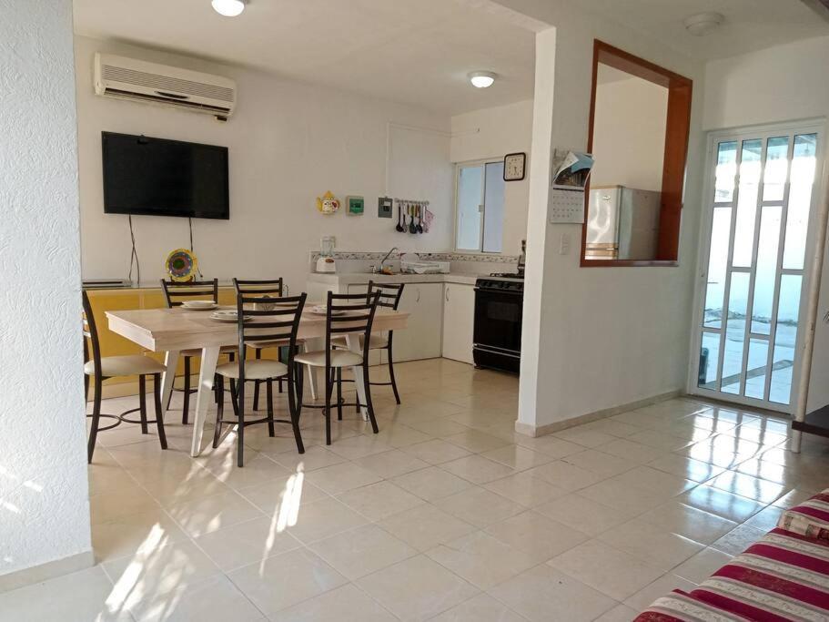 Casa Agradable Con Patio, Seguridad 24/7 Centrica Сasa de vacaciones *