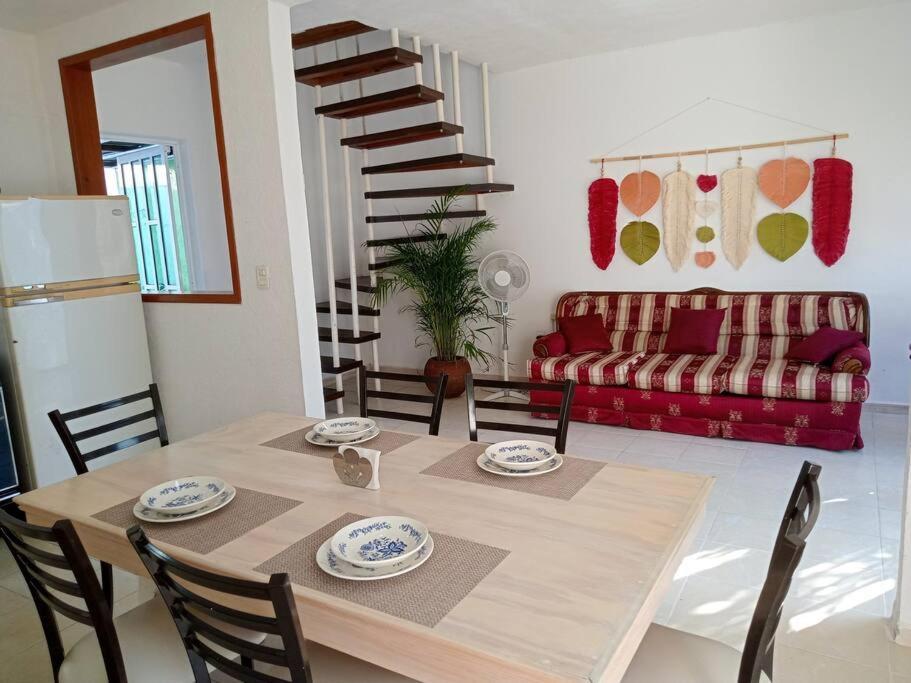 Casa Agradable Con Patio, Seguridad 24/7 Centrica * Cancún