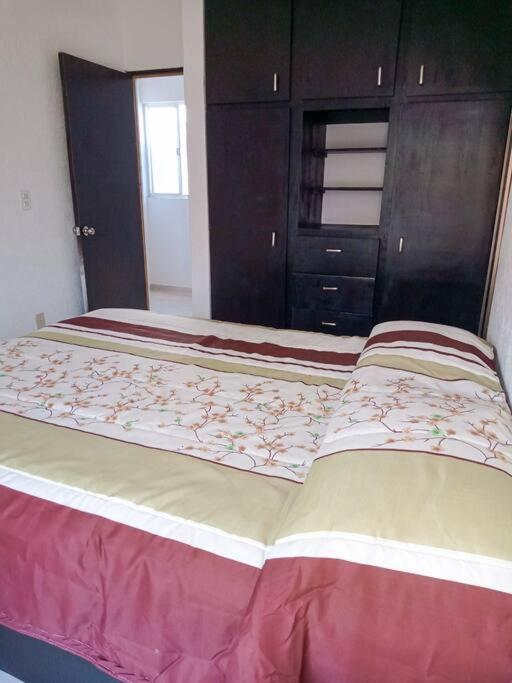 Casa Agradable Con Patio, Seguridad 24/7 Centrica Сasa de vacaciones
