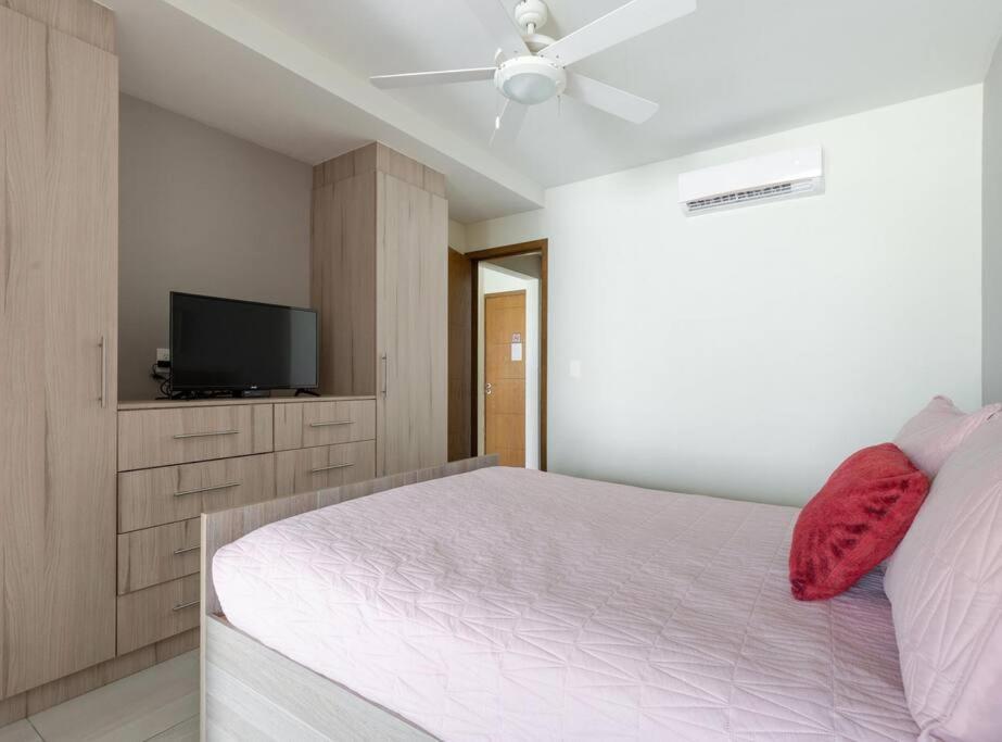 Luxury 2 Bedroom *