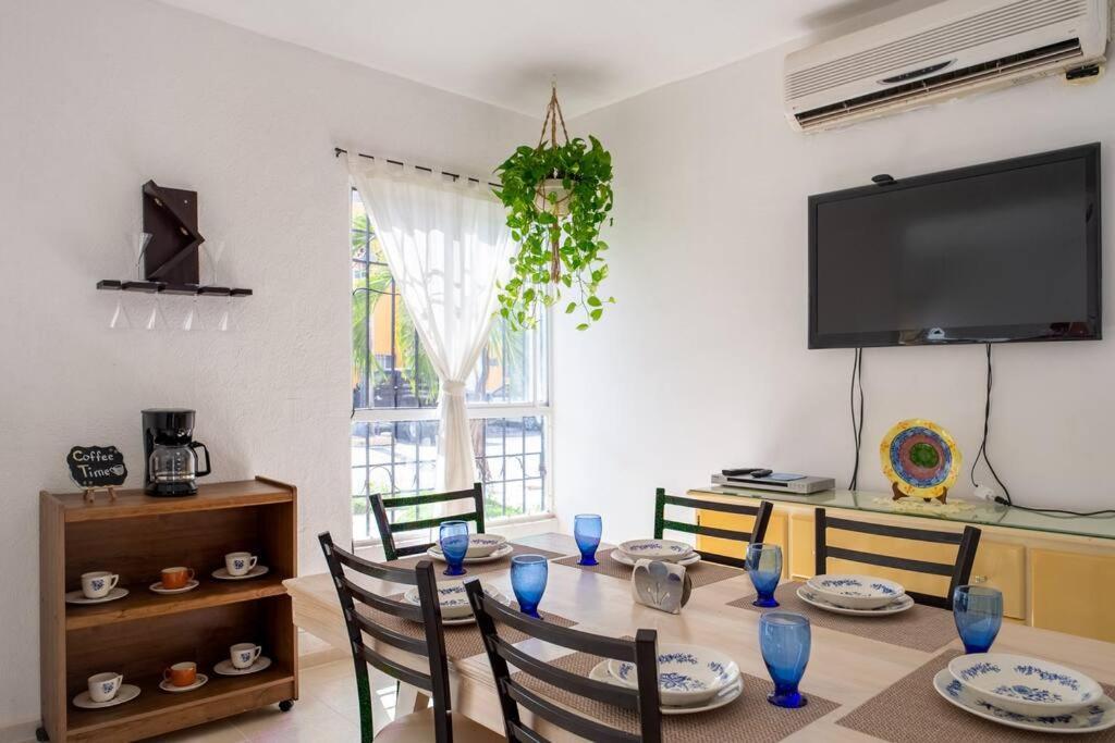 Casa Agradable Con Patio, Seguridad 24/7 Centrica Сasa de vacaciones Cancún