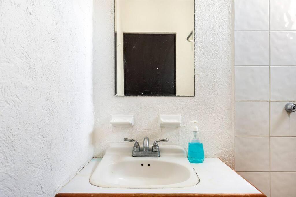 Casa Agradable Con Patio, Seguridad 24/7 Centrica Сasa de vacaciones