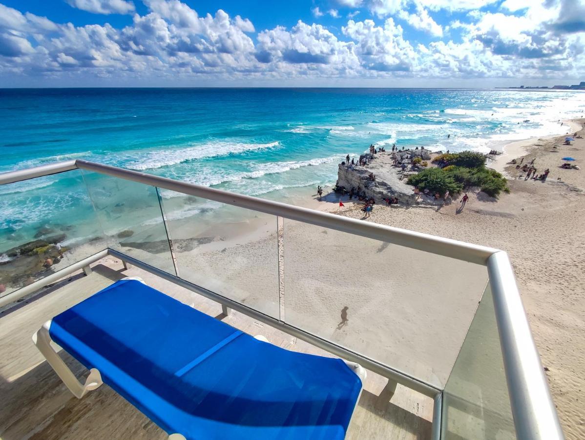 Paradise Beachfront & Nightlife Heart