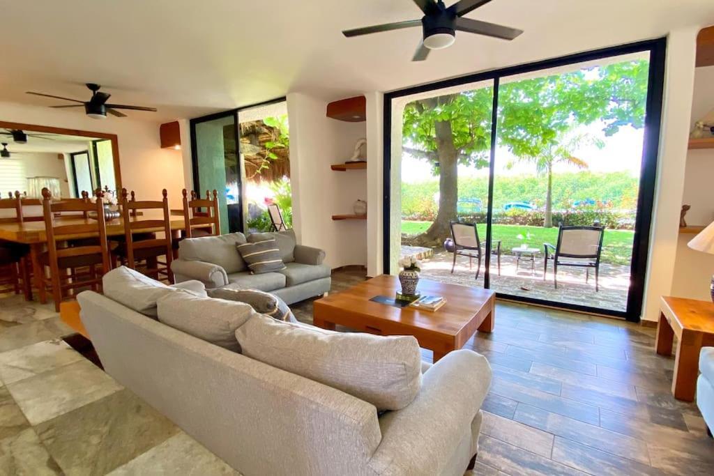Delightful Waterfront By Casa Paraiso Villa