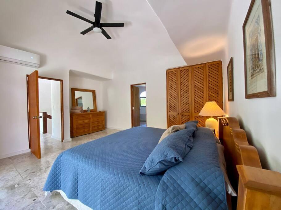 Delightful Waterfront By Casa Paraiso Villa