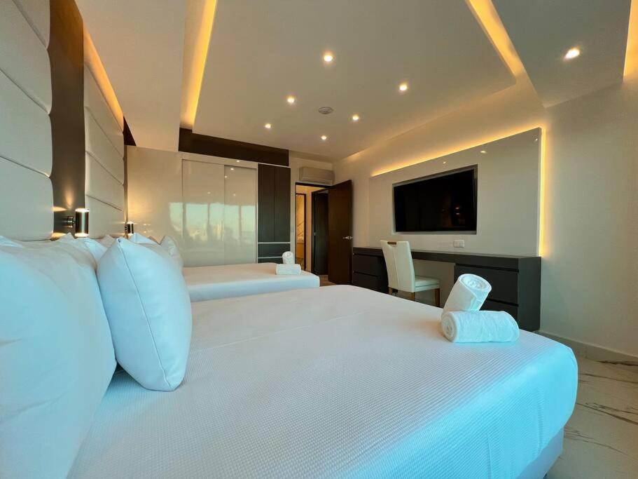 Luxury 3br •