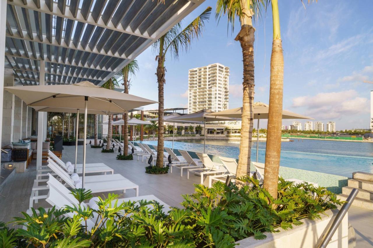 Hotel Renaissance & Marina Cancun