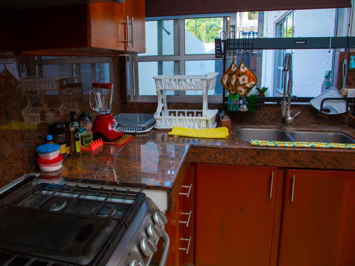 Hermosa Casa, En Renta Vacacional Con Piscina, A Tan Solo10 Minutos De La Playa, Cerca De Centros Comerciales, Restaurantes, Bares Y Supermercados * Cancún