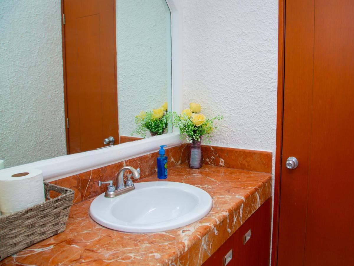 Hermosa Casa, En Renta Vacacional Con Piscina, A Tan Solo10 Minutos De La Playa, Cerca De Centros Comerciales, Restaurantes, Bares Y Supermercados Apartamento Cancún