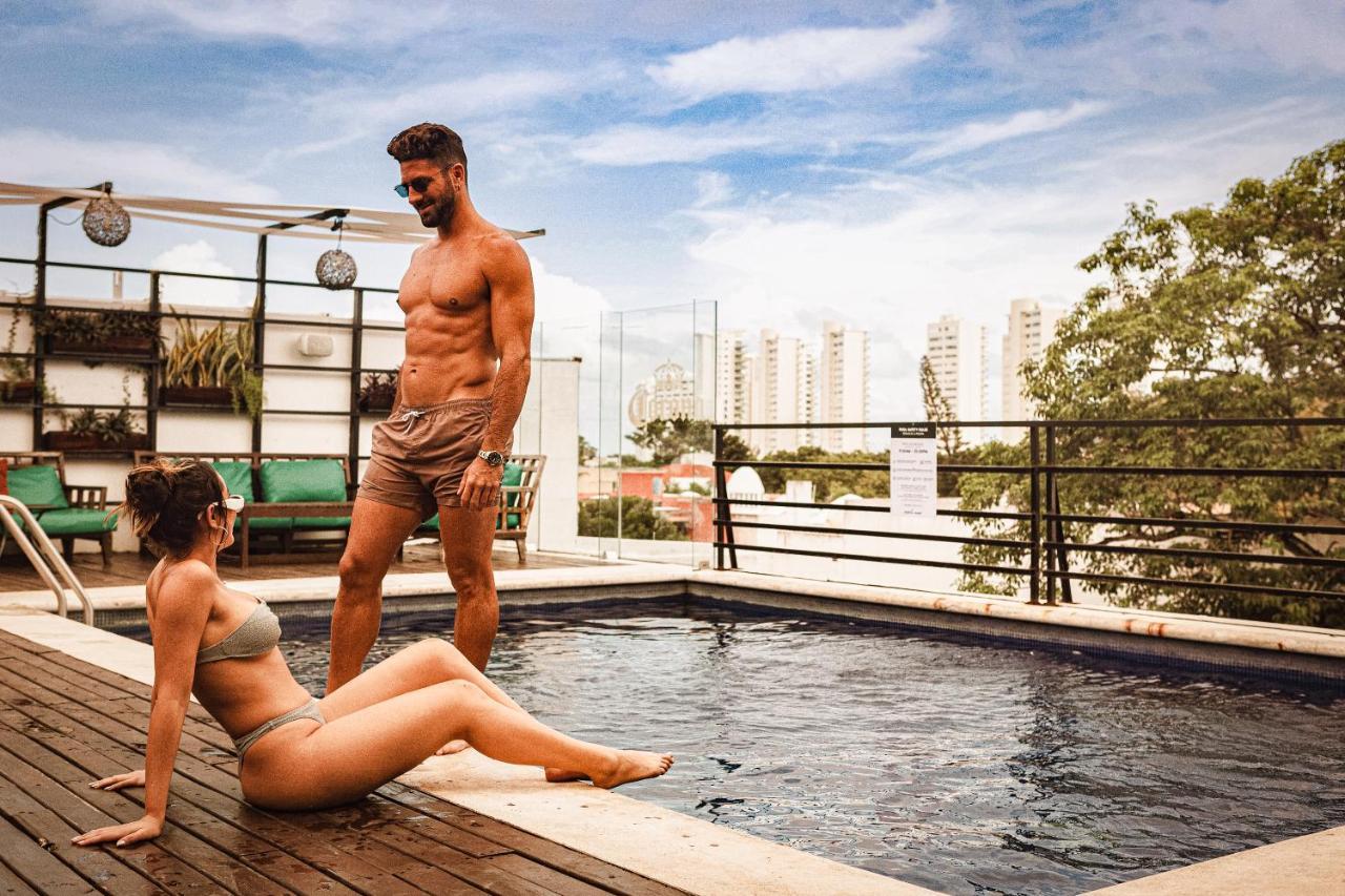 Nomads & Rooftop Pool Hostal