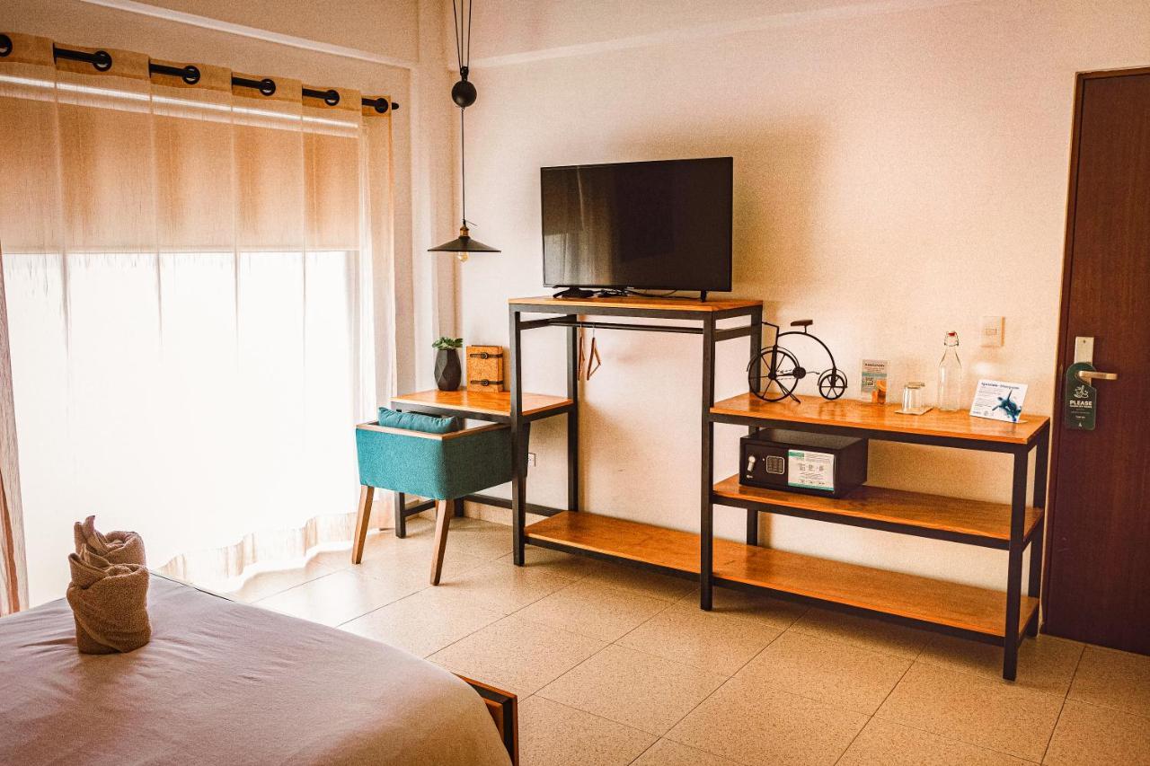 Nomads & Rooftop Pool Hostal *