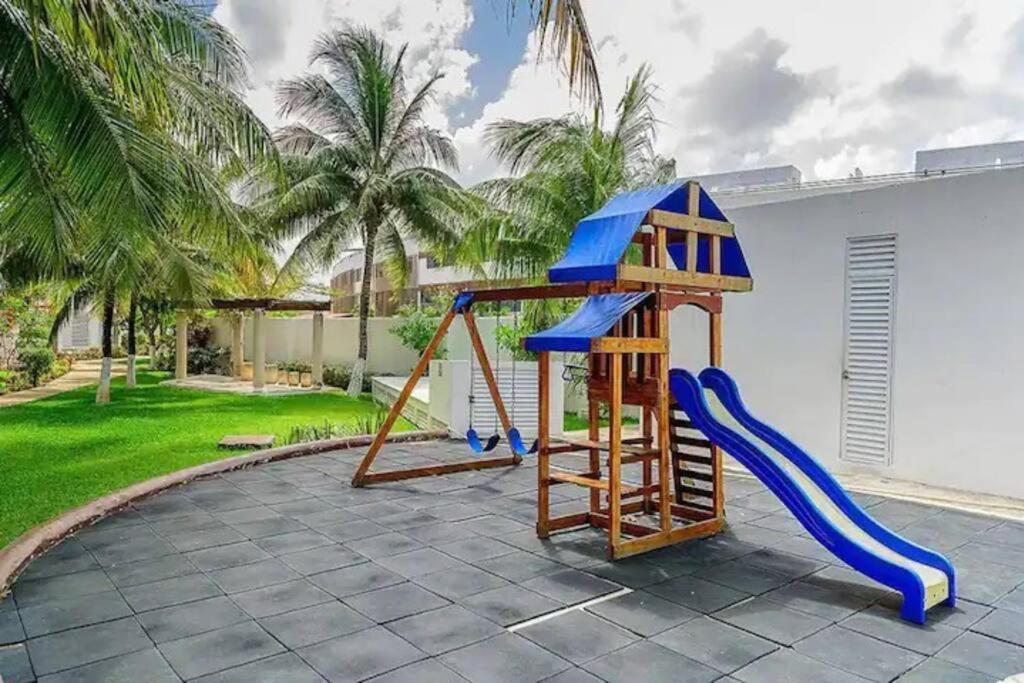 & Office Pool *