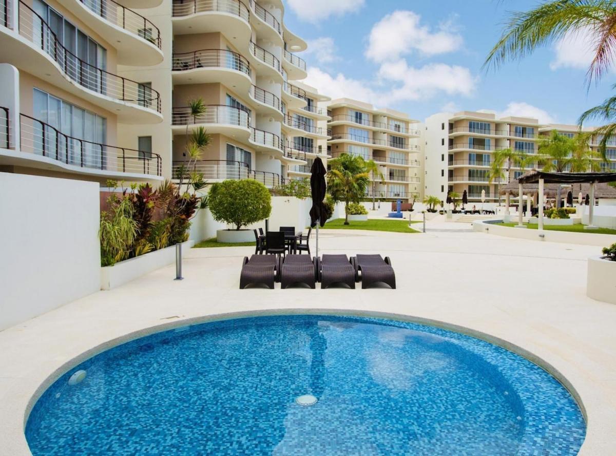 2 Bedroom - Pool & Jacuzzi