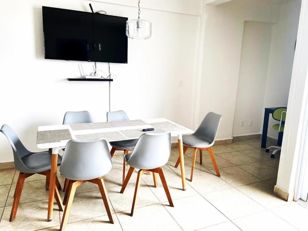 Exclusive Building 6 People 3 Cable Televisions 2 Swimming Pools Balcony, Cancún