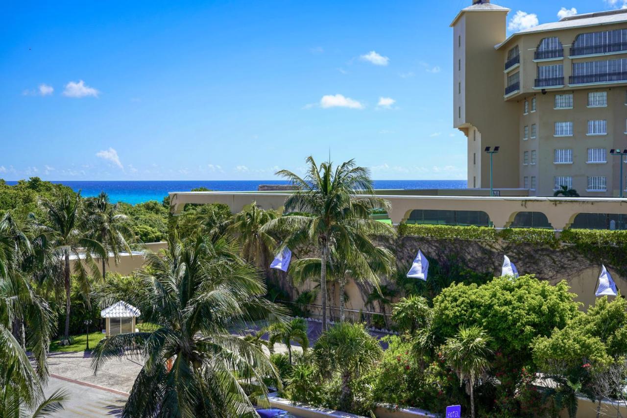 Residencial Cascadas, House # 9 * Cancún
