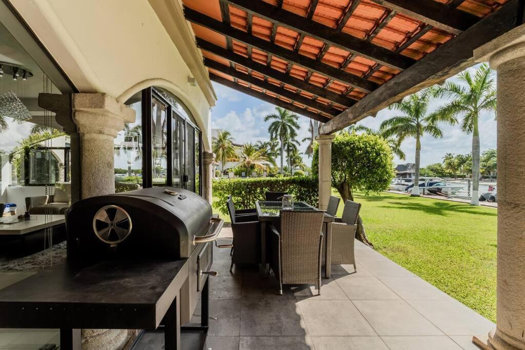 Stylish Lagoon Front By Casa Paraiso Villa