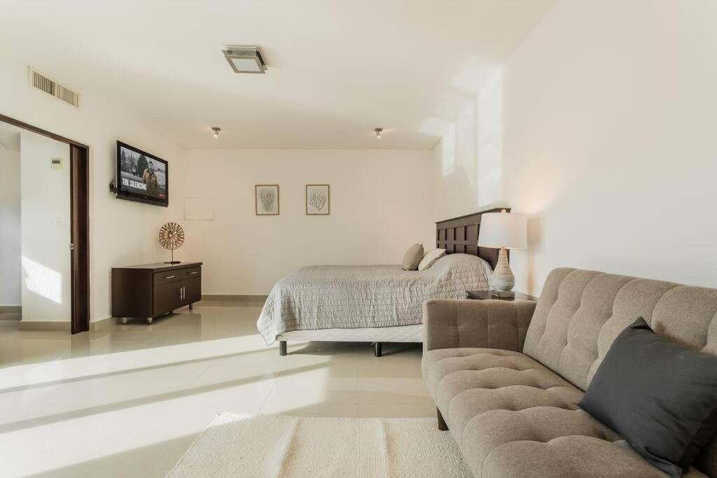 Villa Stylish Lagoon Front By Casa Paraiso