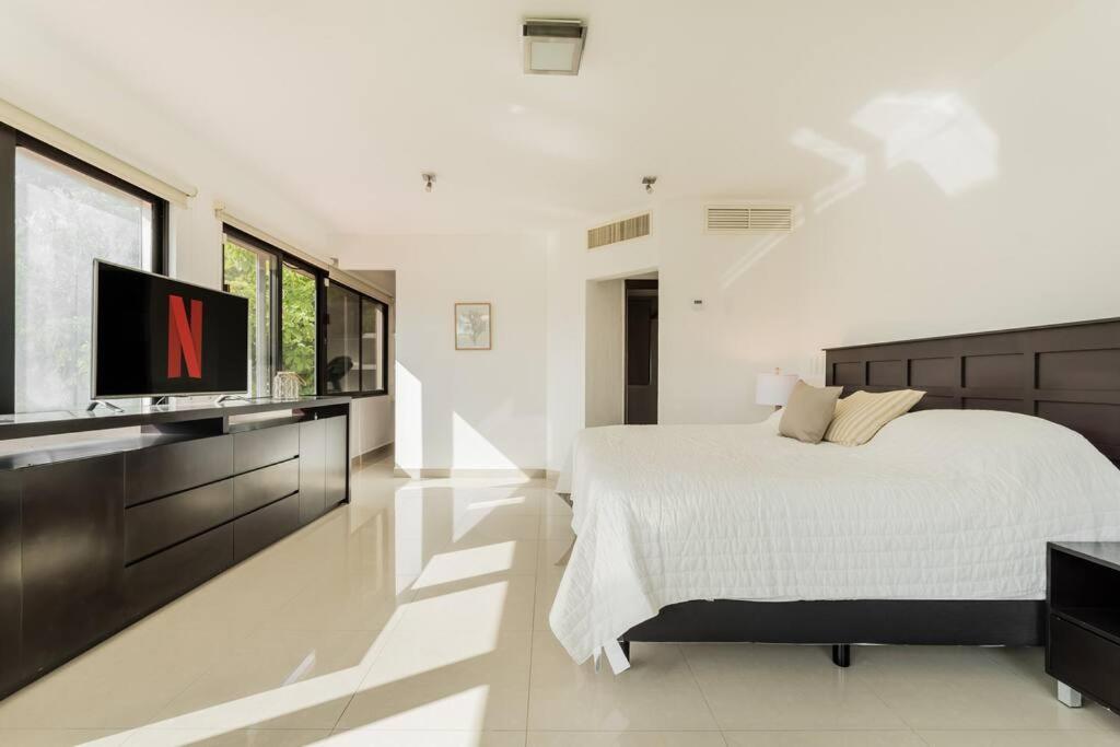 Stylish Lagoon Front By Casa Paraiso *