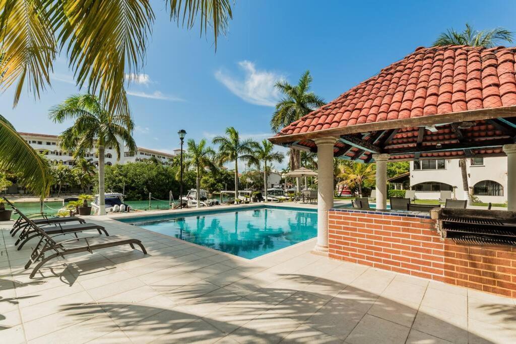 Villa Stylish Lagoon Front By Casa Paraiso *