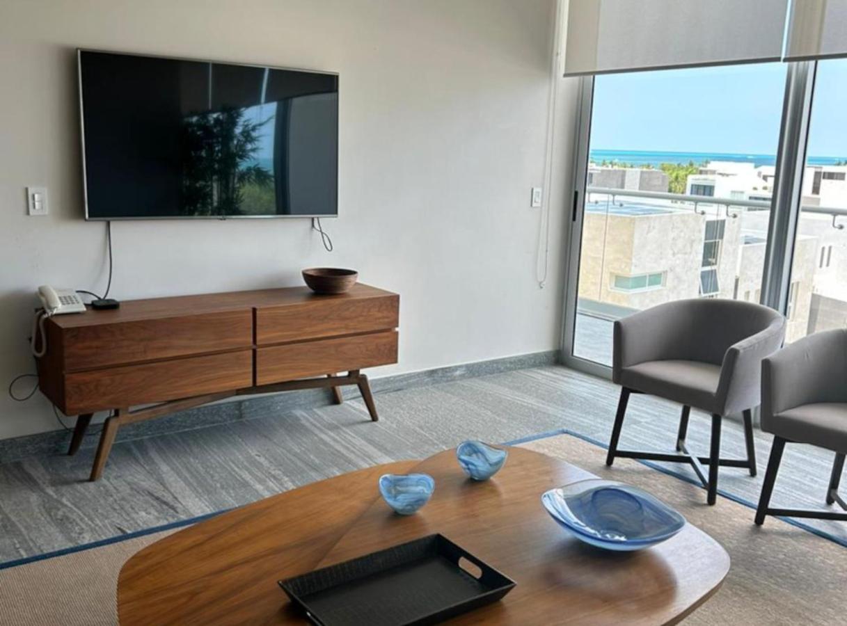Classic 2br Pool Near *