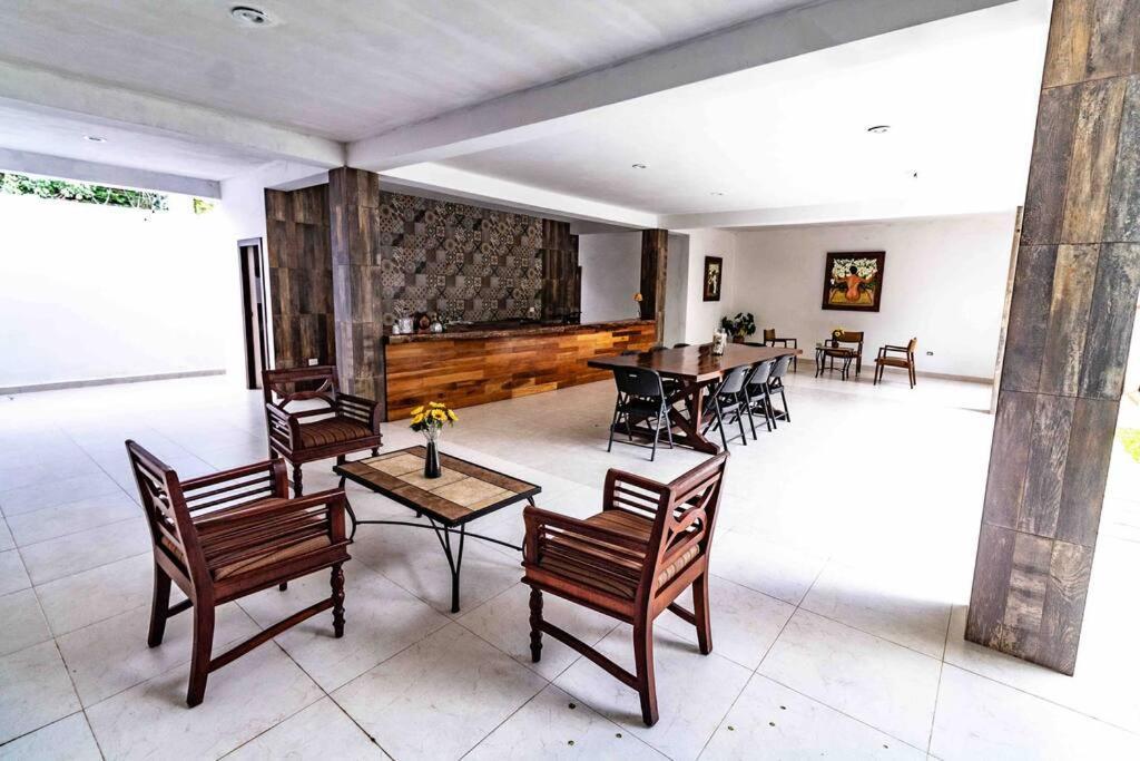 At Casa La Ceiba 2 - 4 Pax