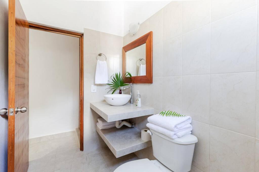 At Casa La Ceiba 2 - 4 Pax