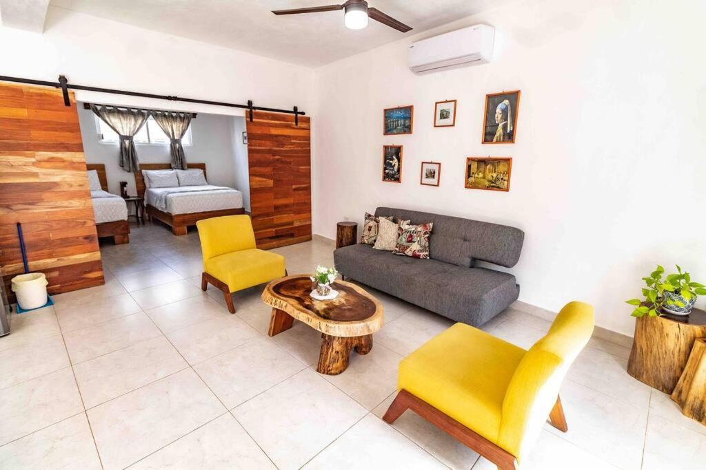 At Casa La Ceiba 2 - 4 Pax