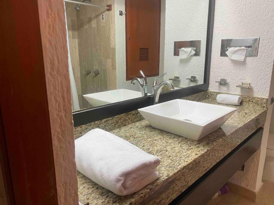 Solymar Studio Apt Beachfront With Sunset Views Cancun