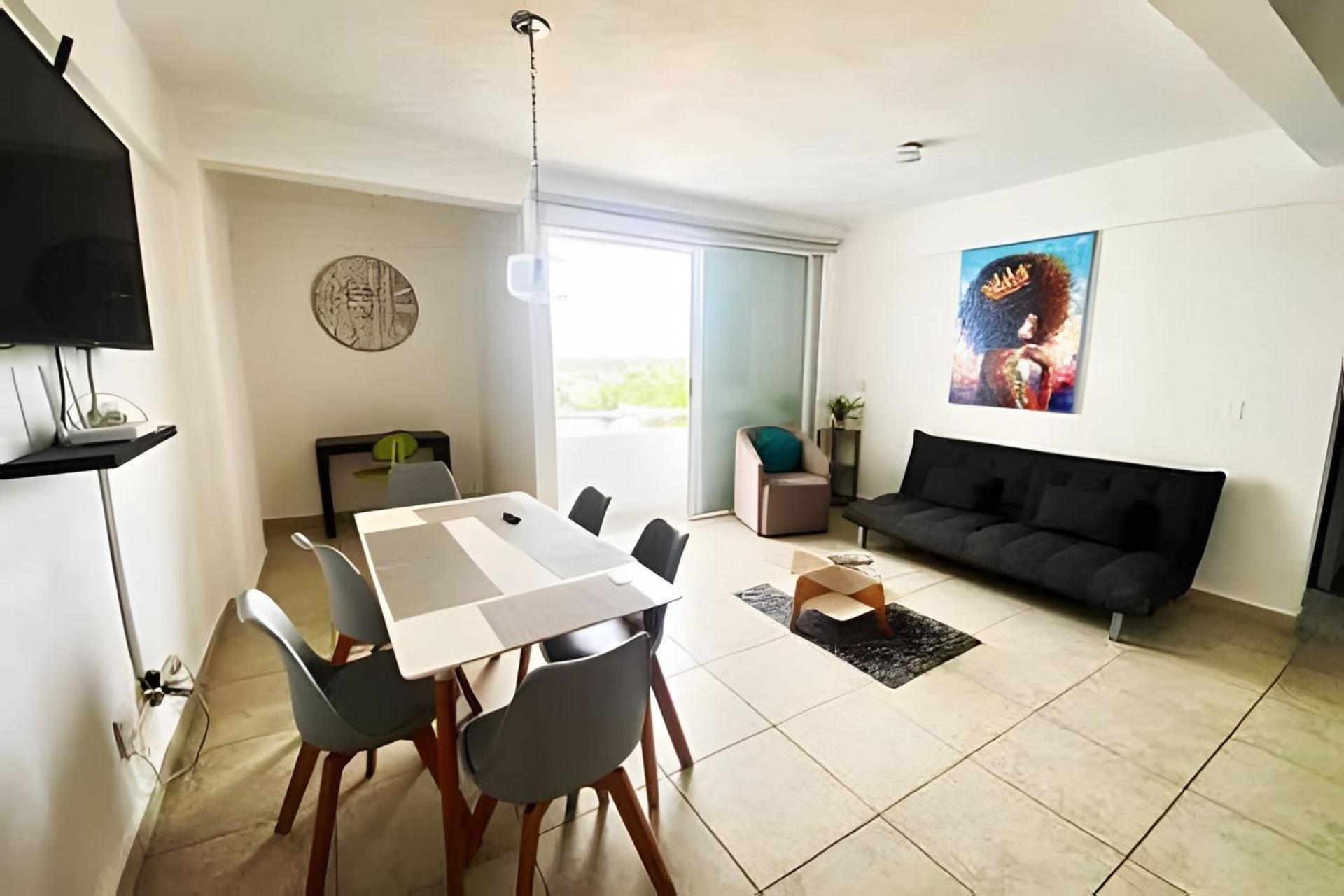 Exclusive Building 6 People 3 Cable Televisions 2 Swimming Pools Balcony, Сasa de vacaciones *