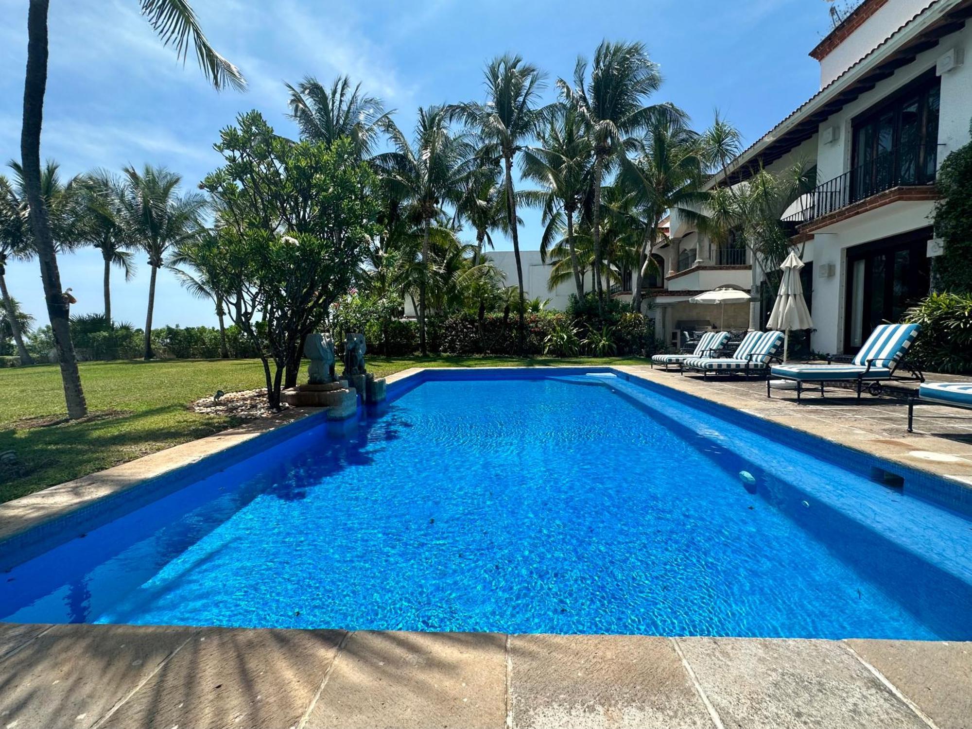 6br Exclusive Beachfront Retreat By Solmar Villa