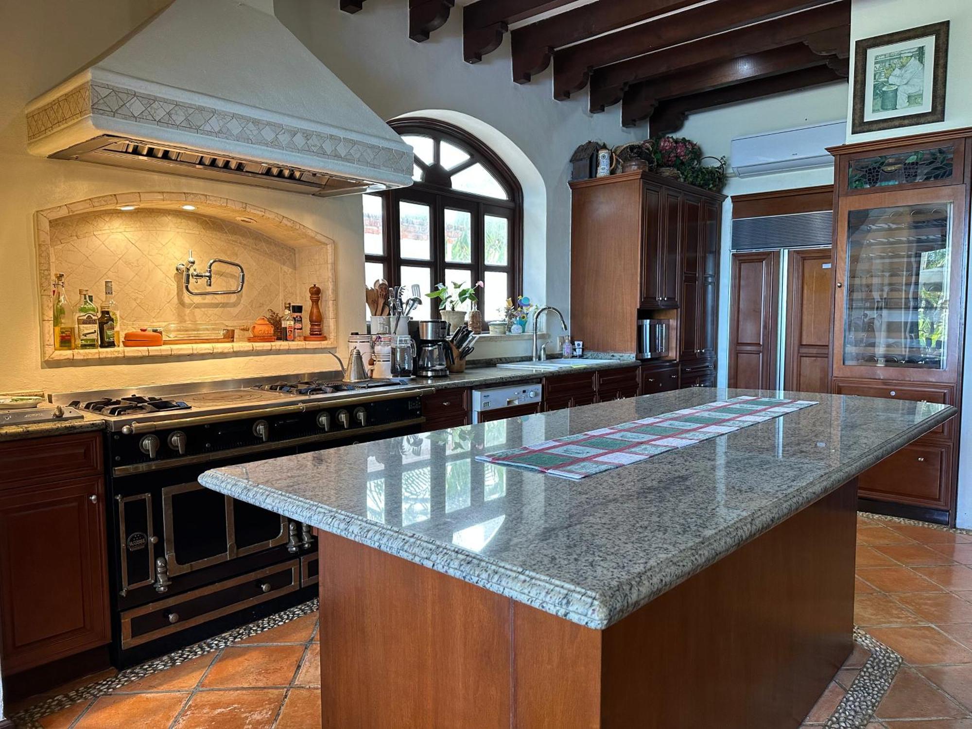 6br Exclusive Beachfront Retreat By Solmar Villa