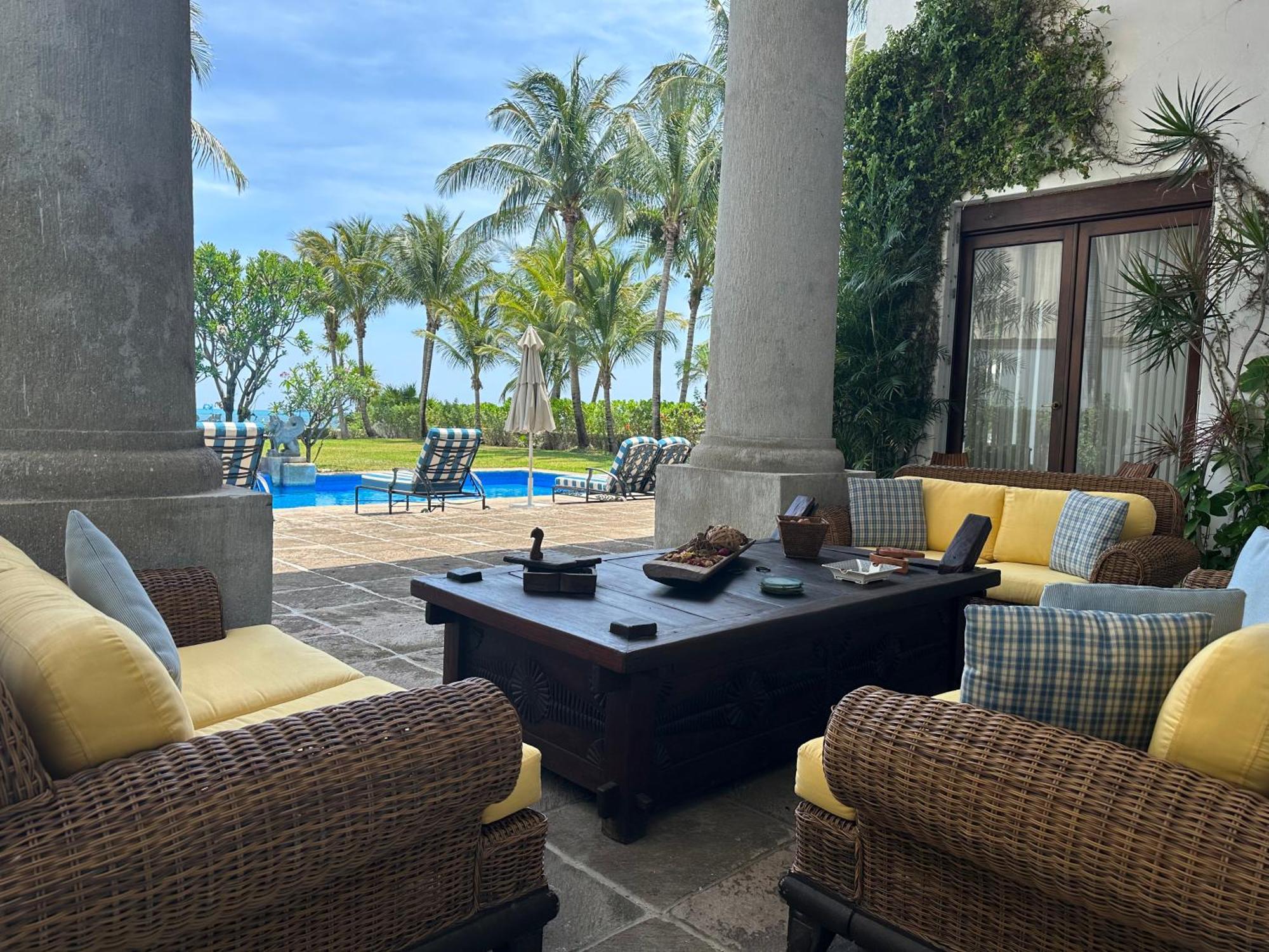 6br Exclusive Beachfront Retreat By Solmar